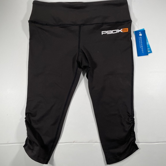 NWT - Beachbody P90X3 Women’s EMMA Knee Capri Workout Shorts Black - Size Medium - Picture 1 of 12